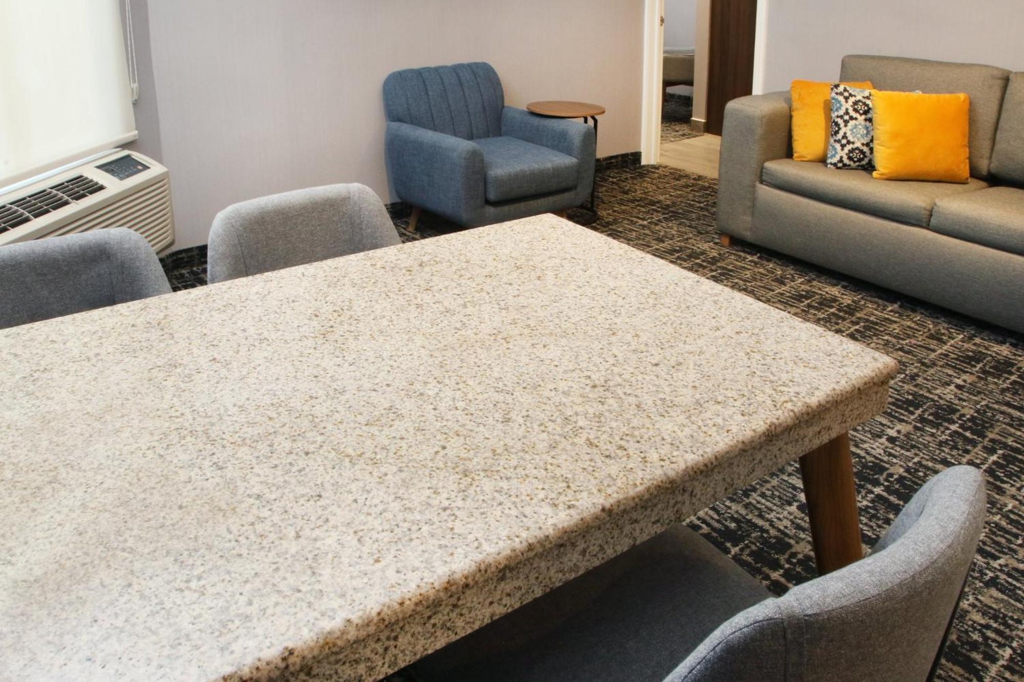 Voco Saltillo Suites By Ihg 外观 照片